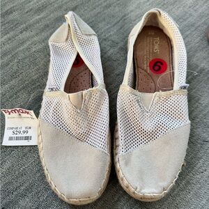 TOMS Light Tan Mesh Slip-Ons